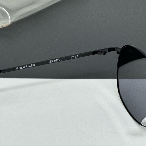 Quay Australia JEZABELL Polarized excellent condition - Picture 5 of 13